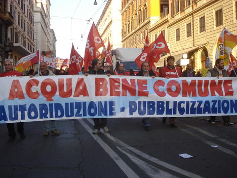 La manifestazione di Roma per l'acqua pubblica del 26 novembre