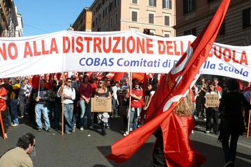 2.Cobas Striscione Scuola