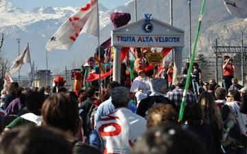 25 febbraio 2012 in Val Susa 70.000 NO TAV