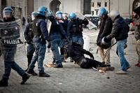 PER LA MANIFESTAZIONE  DEL  14 DICEMBRE  2010  A ROMA  MARIO  MILIUCCI  CONDANNATO  A 2 ANNI E 6 MESI  SENTENZA PREORDINATA, VENDICATIVA, SPROPORZIO...